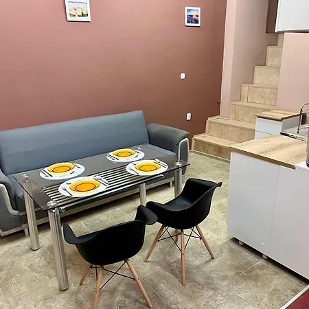 за гости николови דירה *